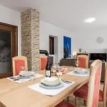 Apartment 3 Bedroom Awesome In Bregi
