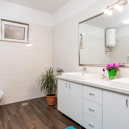 Lovely In Bregi With Wifi Apartmán Breza