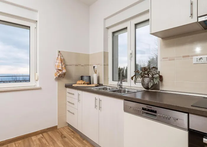 Apartment Lovely In Bregi With Wifi *